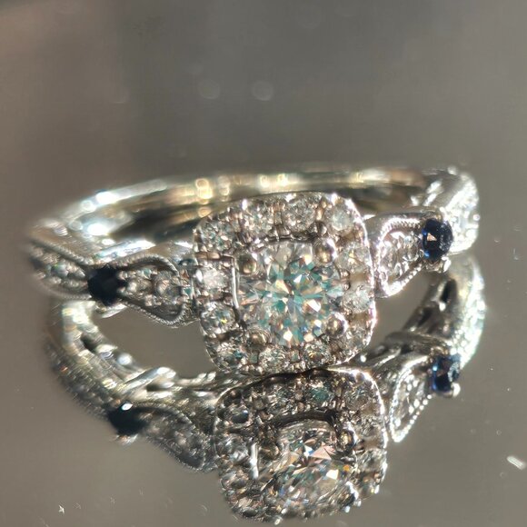 Vera Wang Engagement ring - Picture 5 of 6